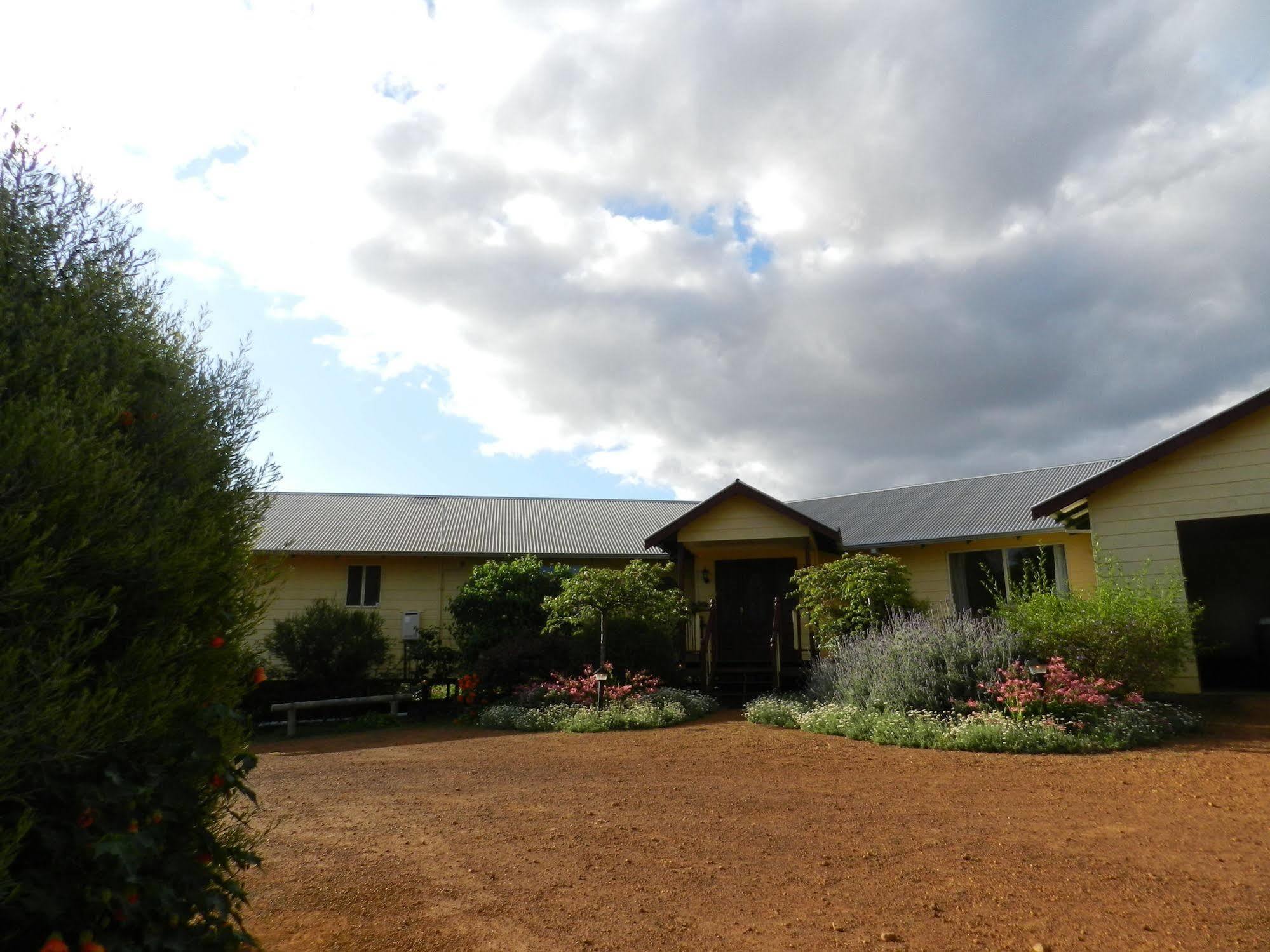 Shambhala Guesthouse Kangaroo Gully Buitenkant foto